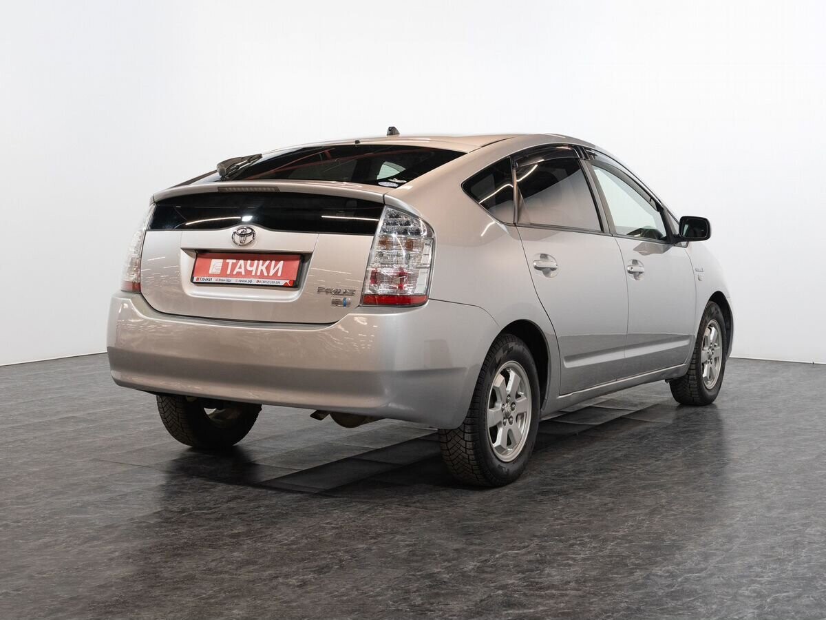 Toyota Prius 2010 - фото автомобиля