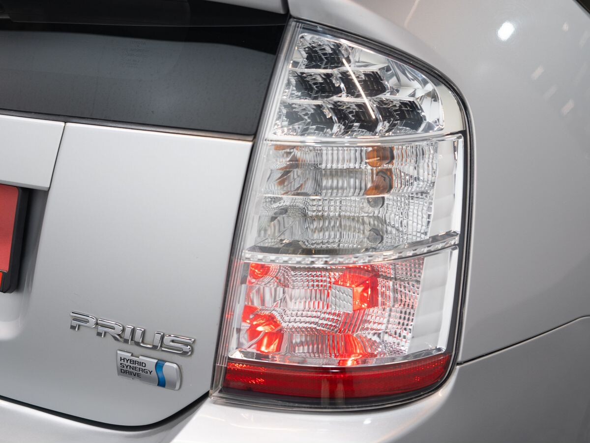 Toyota Prius 2010 - фото автомобиля