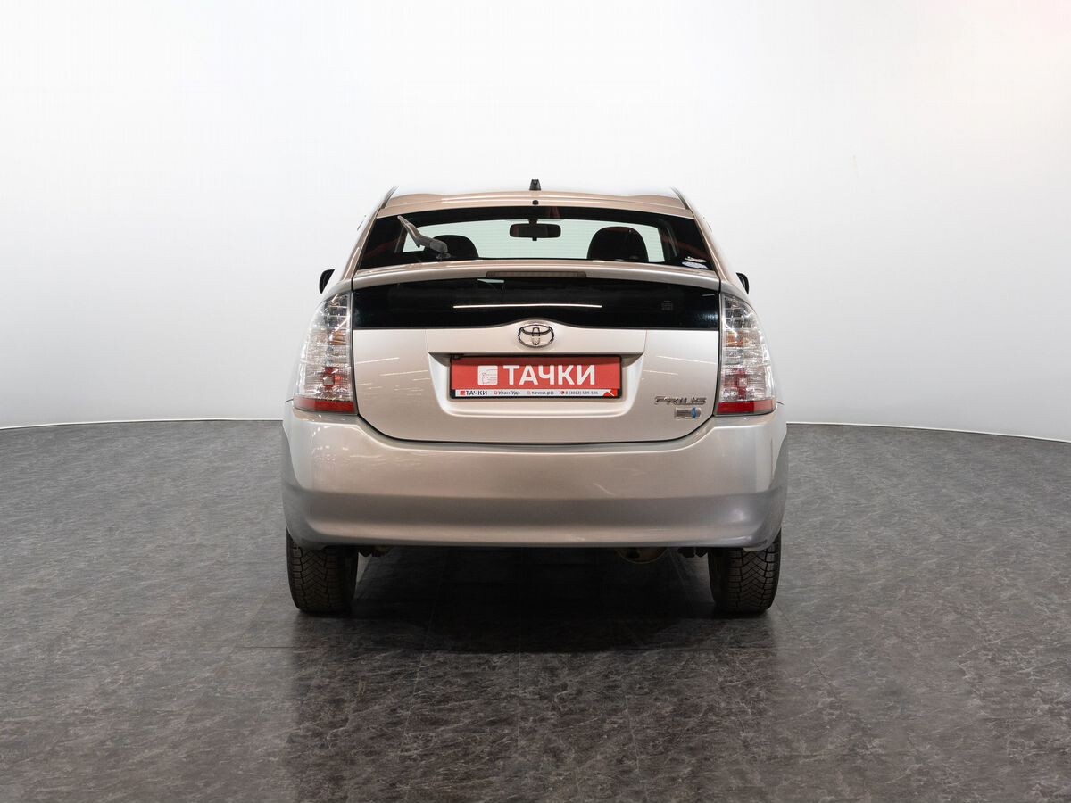 Toyota Prius 2010 - фото автомобиля