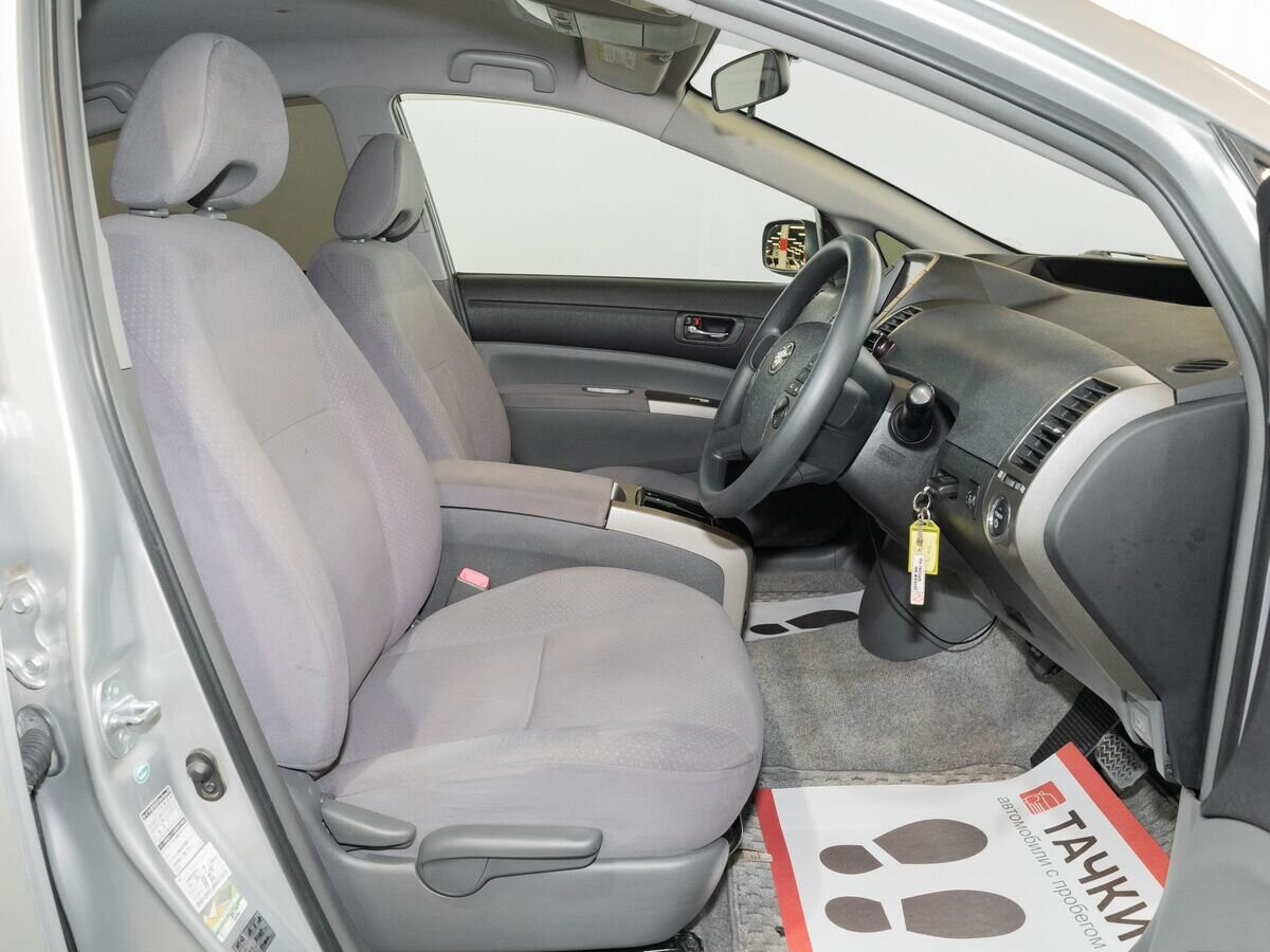 Toyota Prius 2010 - фото автомобиля