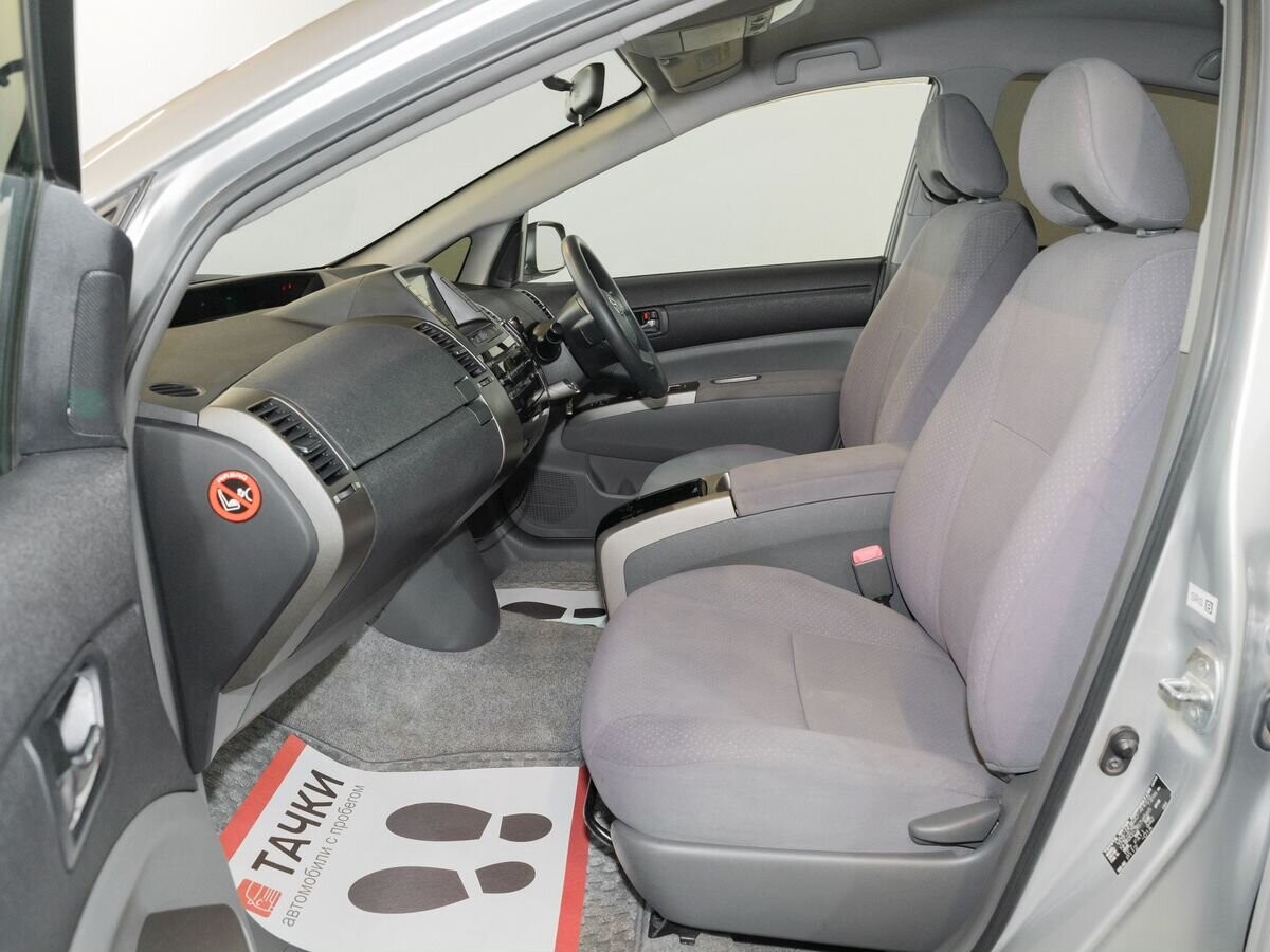 Toyota Prius 2010 - фото автомобиля