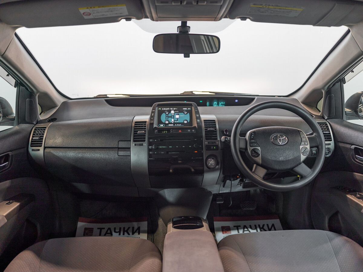 Toyota Prius 2010 - фото автомобиля