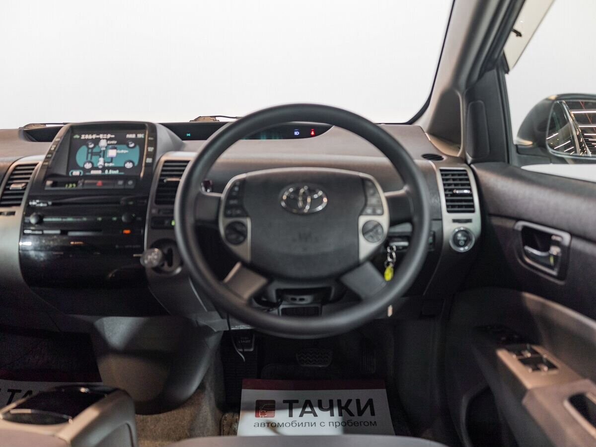 Toyota Prius 2010 - фото автомобиля