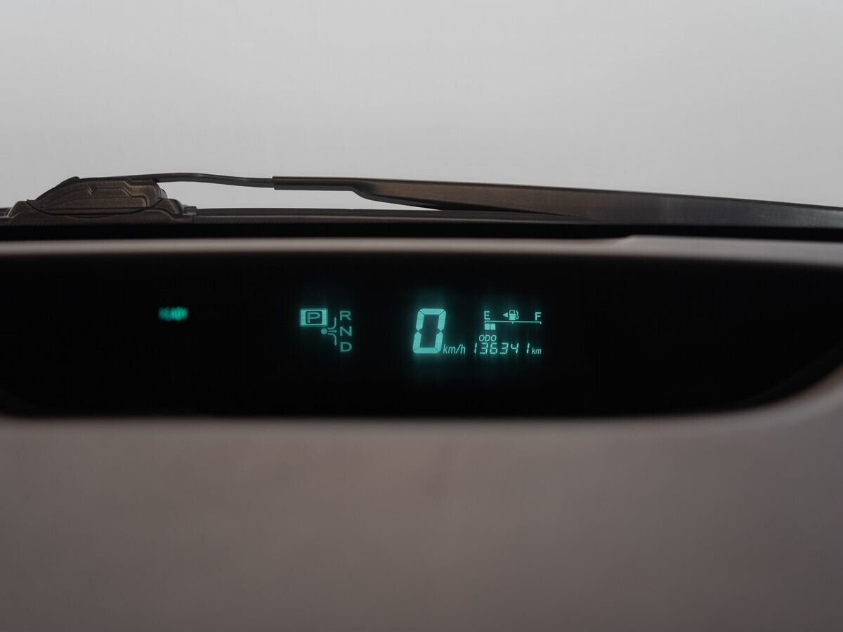 Toyota Prius 2010 - фото автомобиля