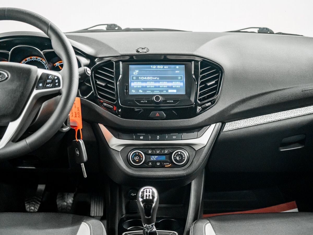 Лада Веста Кросс 2019 - фото автомобиля