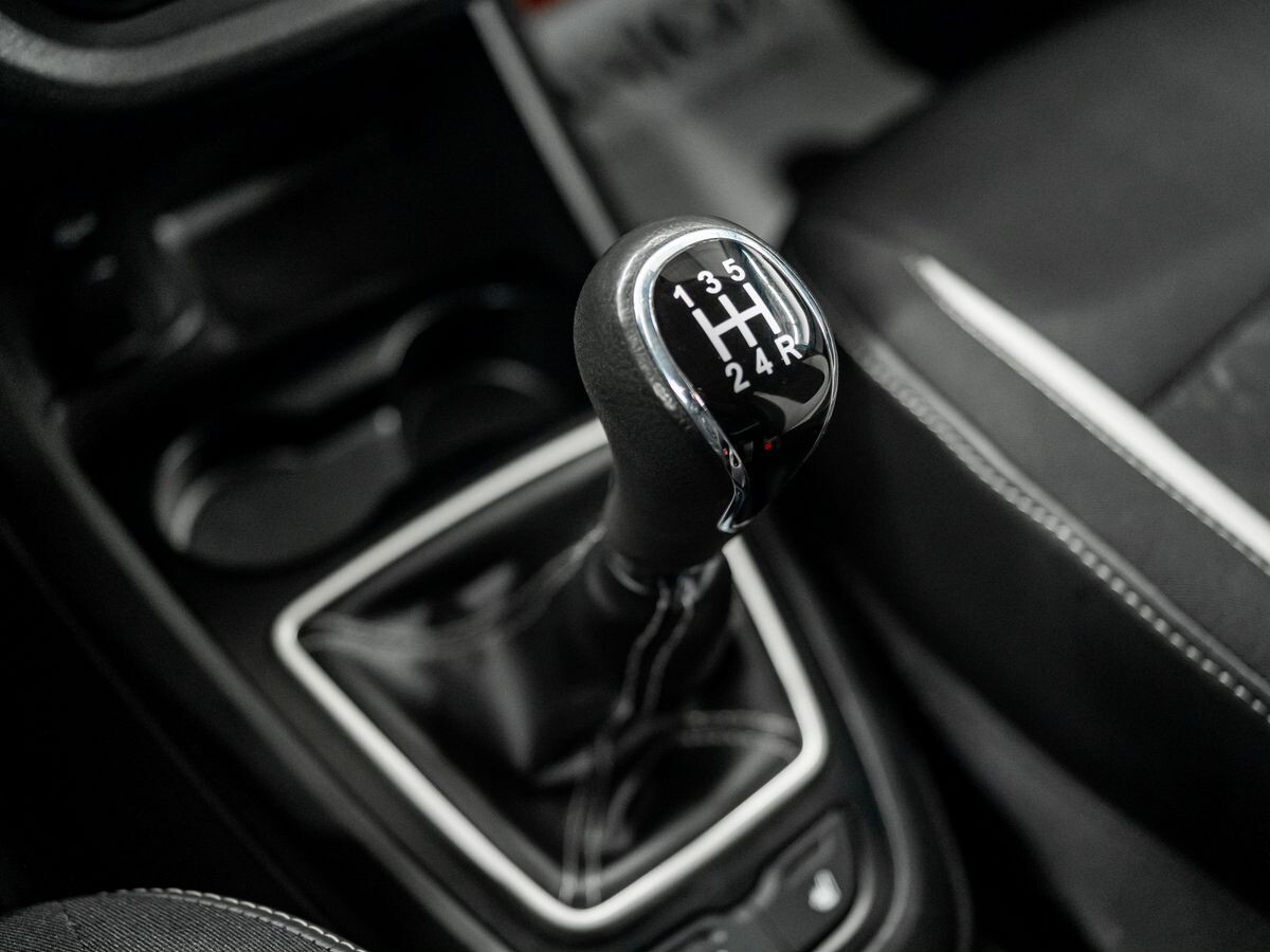 Лада Веста Кросс 2019 - фото автомобиля