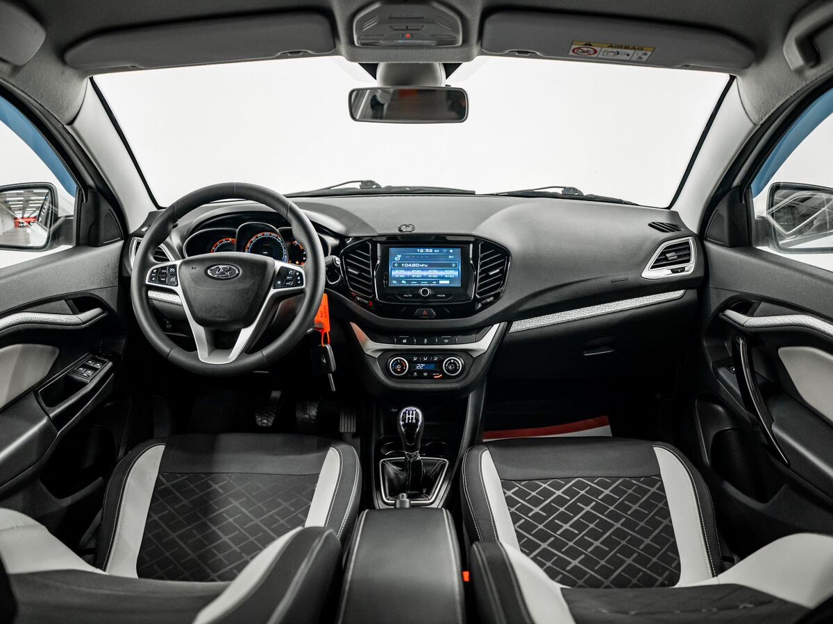 Лада Веста Кросс 2019 - фото автомобиля