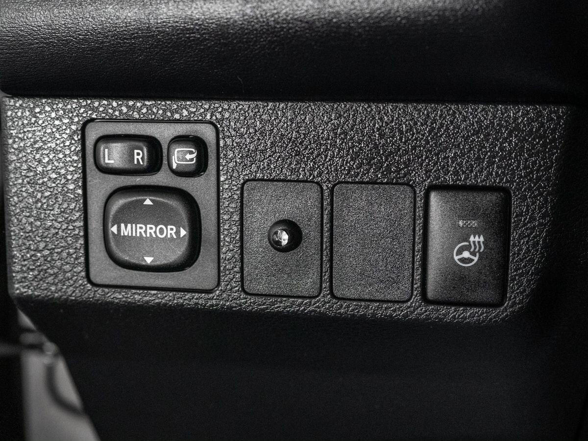 Toyota RAV4 2017 - фото автомобиля