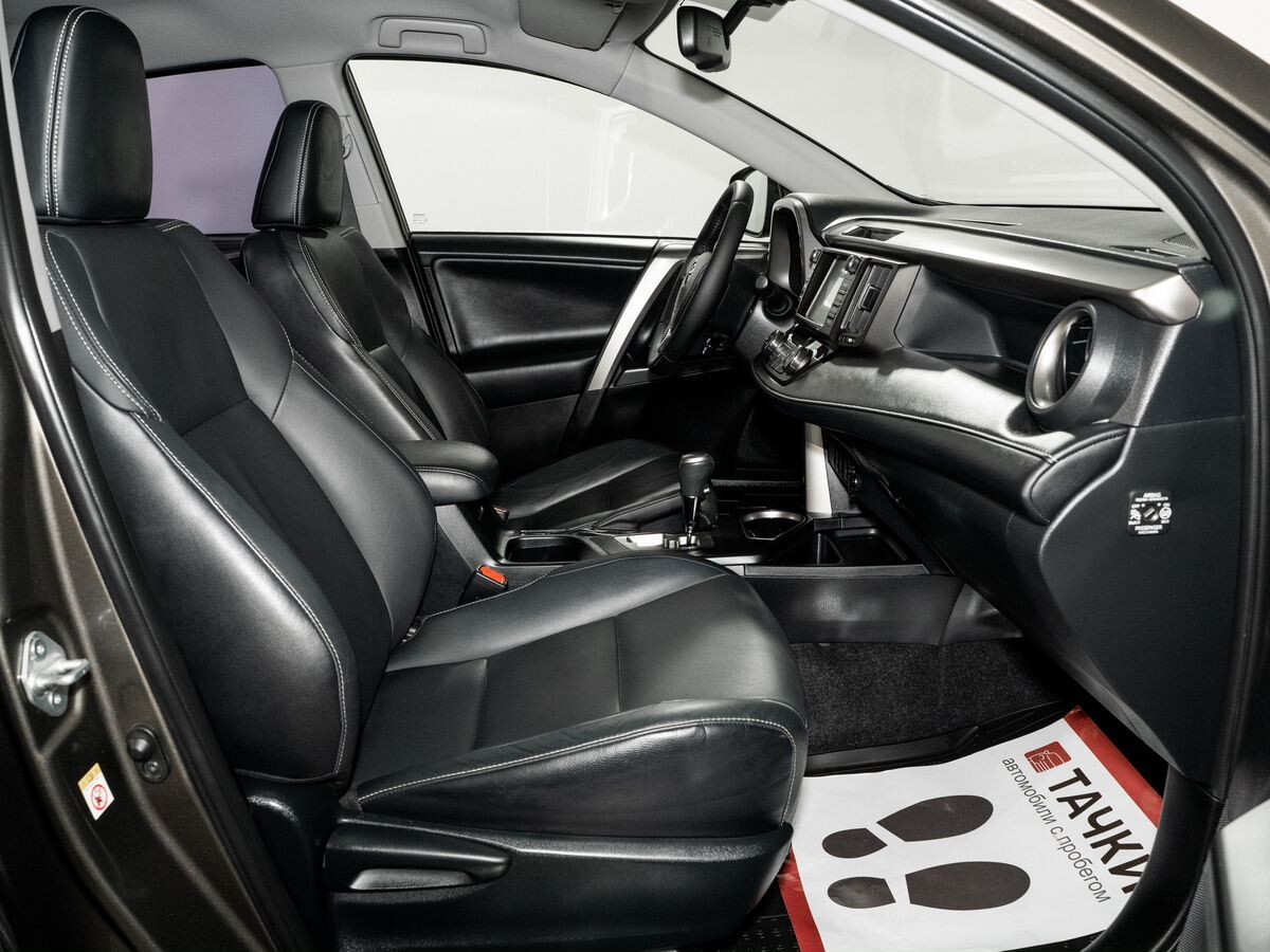 Toyota RAV4 2017 - фото автомобиля