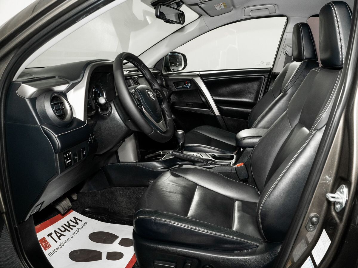 Toyota RAV4 2017 - фото автомобиля