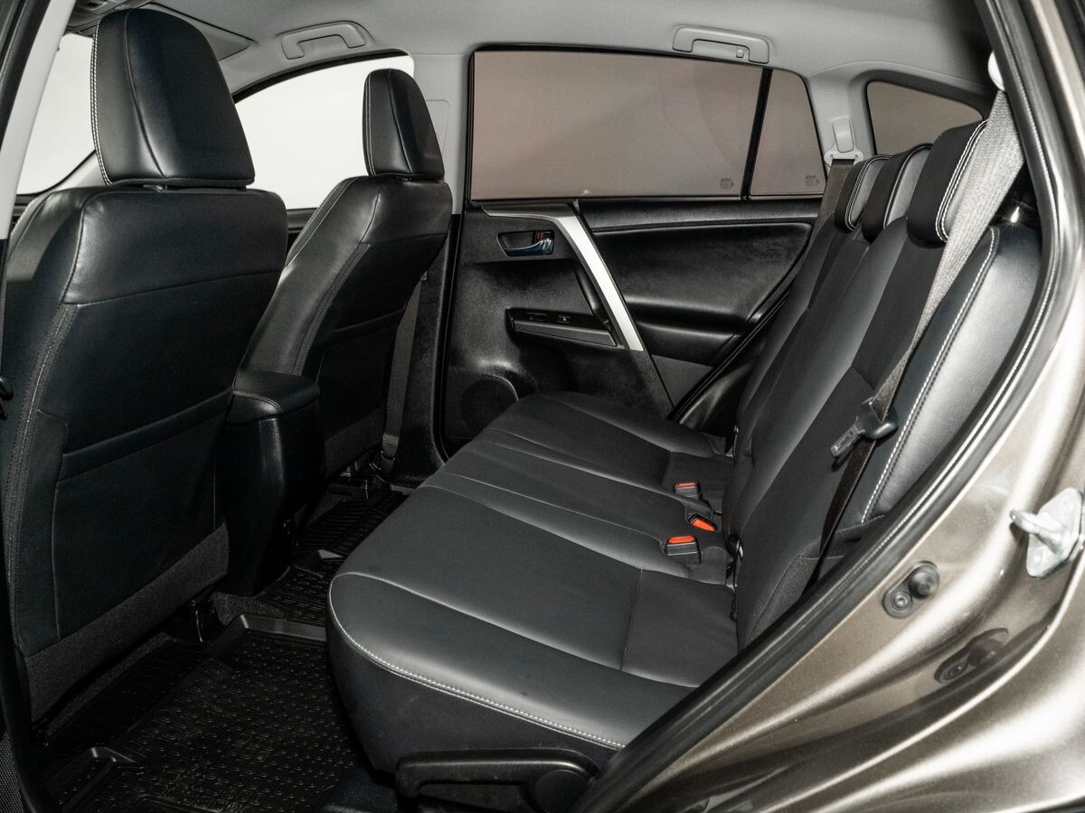 Toyota RAV4 2017 - фото автомобиля