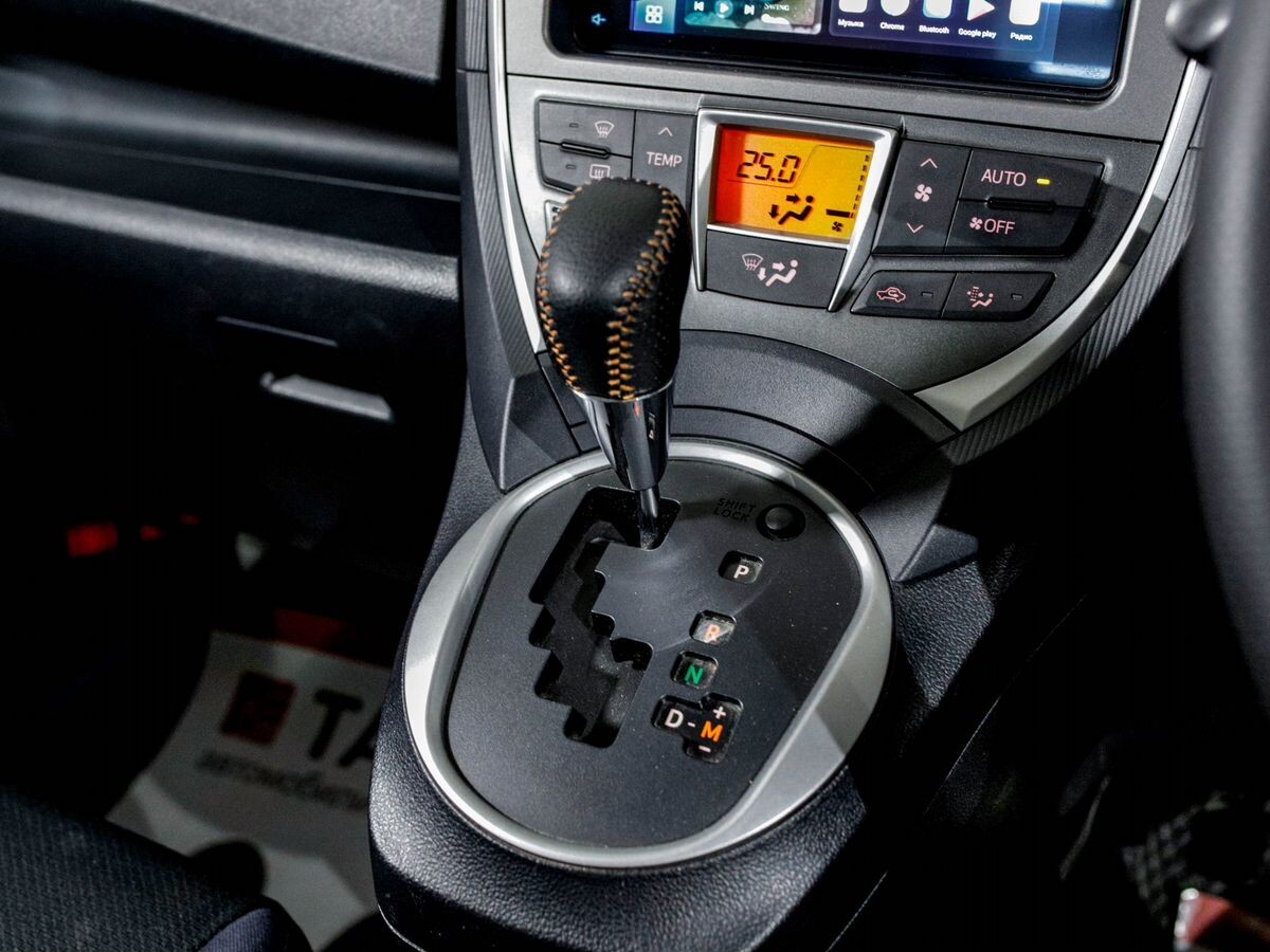 Toyota Ractis 2011 - фото автомобиля