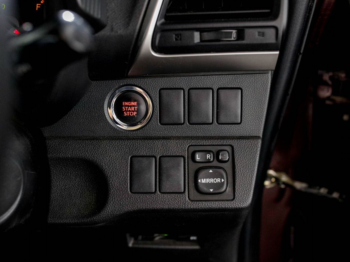 Toyota Ractis 2011 - фото автомобиля