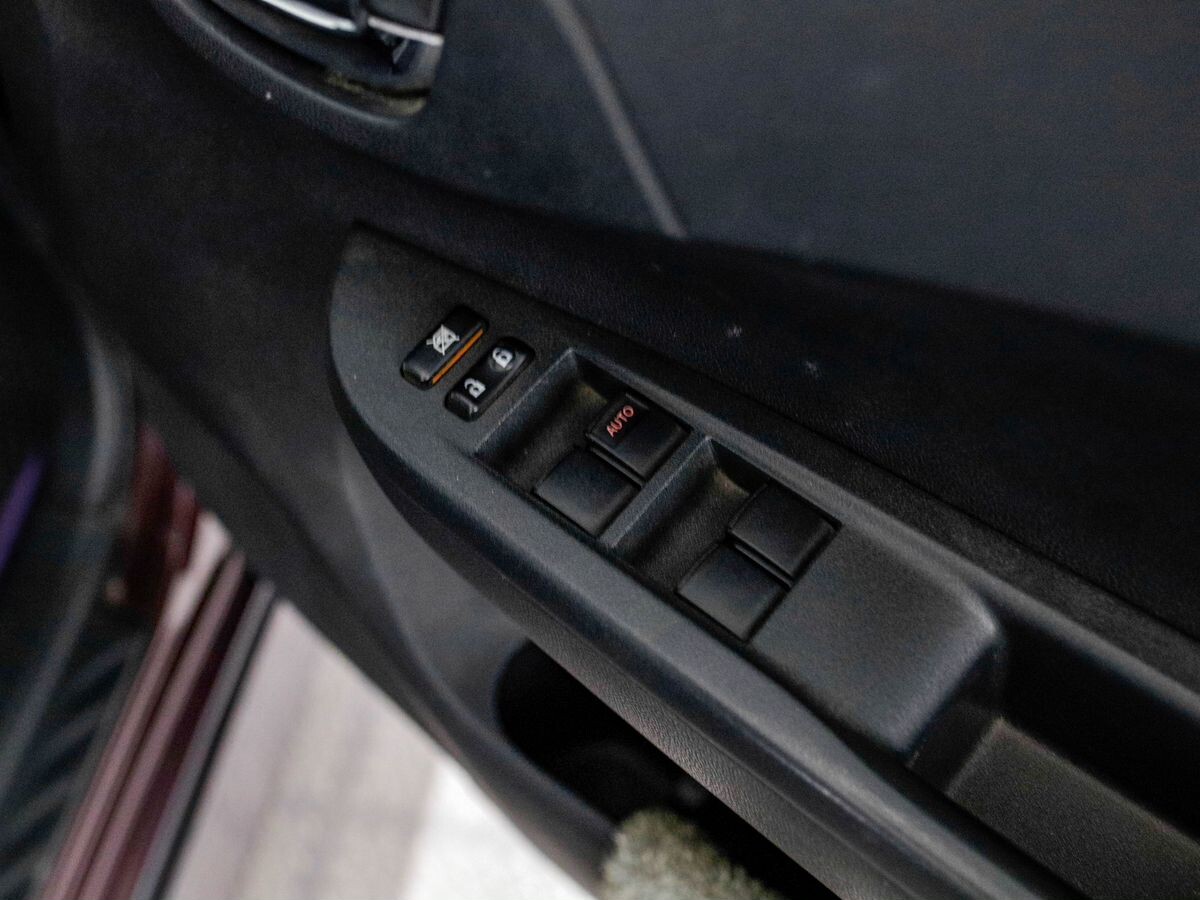 Toyota Ractis 2011 - фото автомобиля