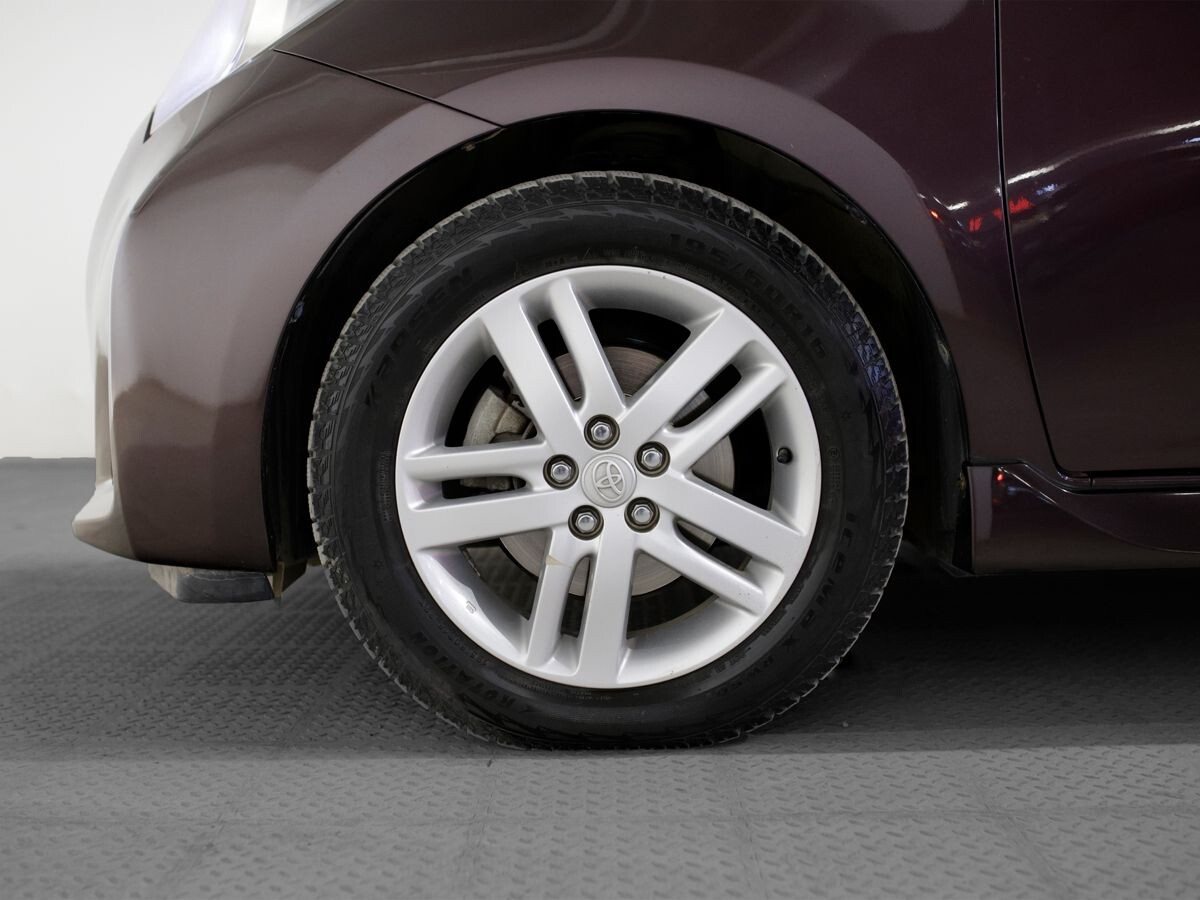 Toyota Ractis 2011 - фото автомобиля