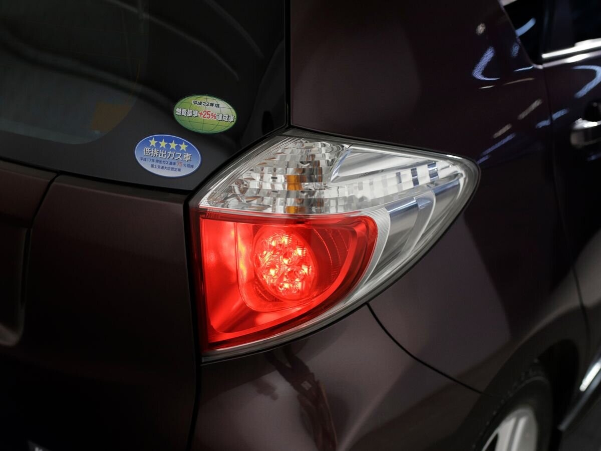 Toyota Ractis 2011 - фото автомобиля