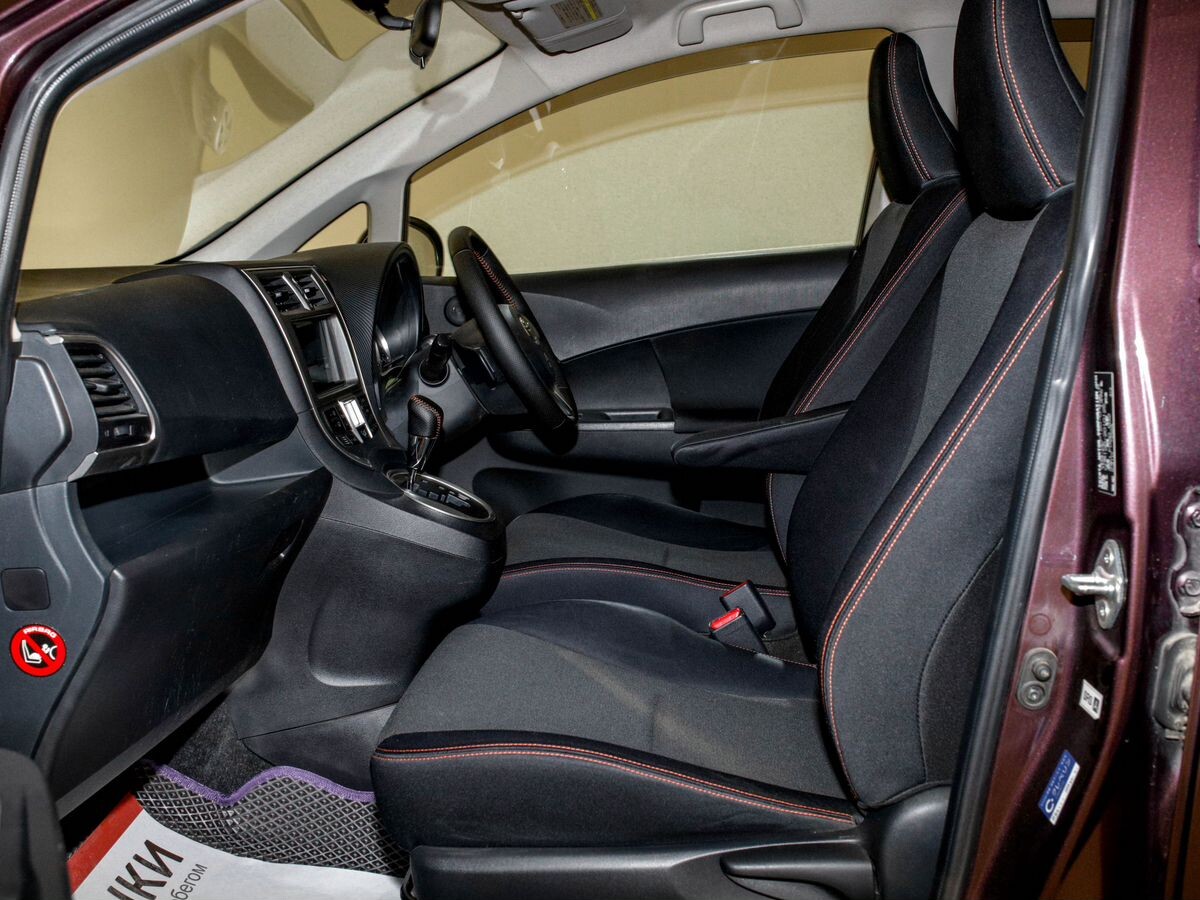 Toyota Ractis 2011 - фото автомобиля