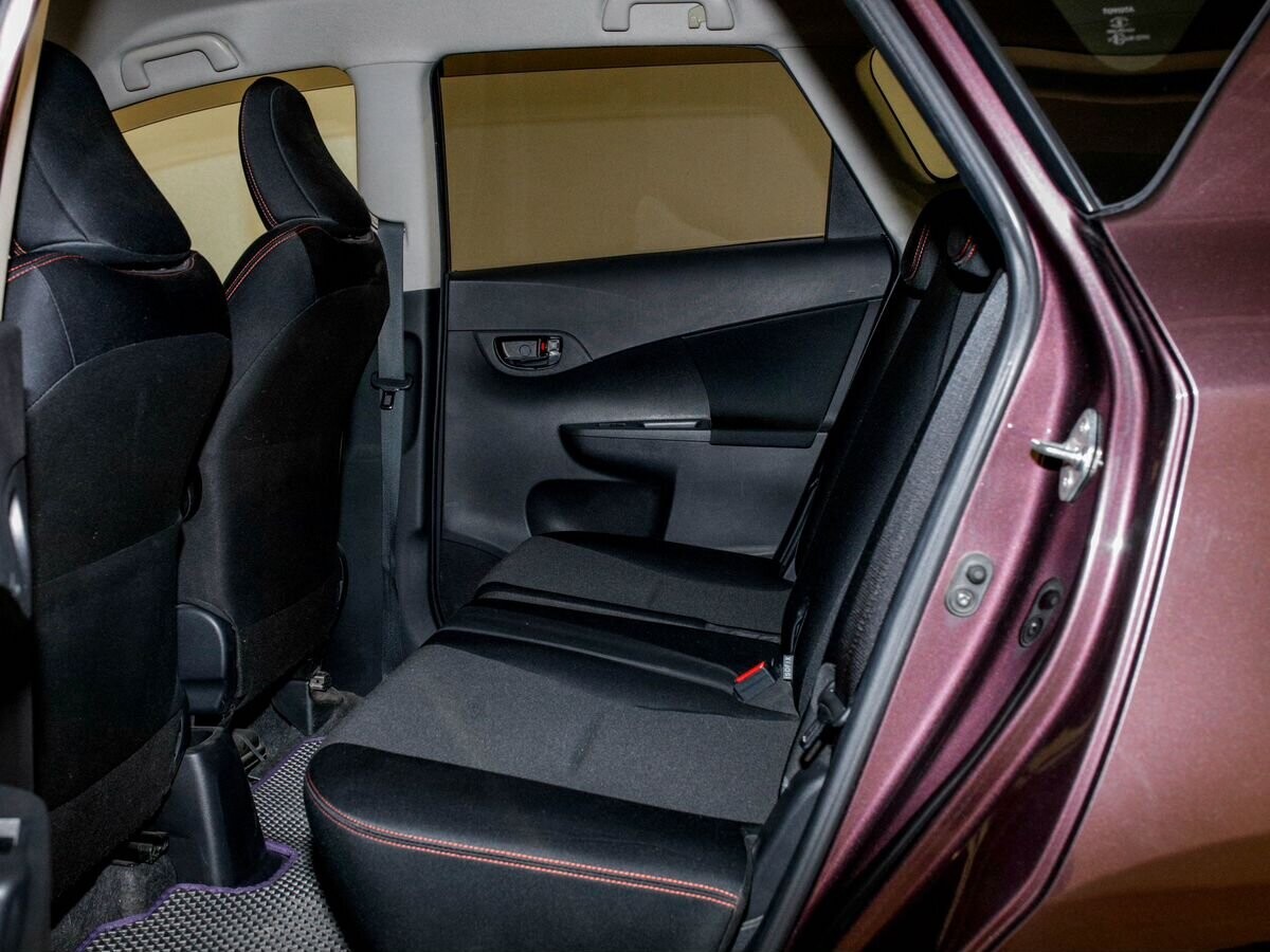 Toyota Ractis 2011 - фото автомобиля