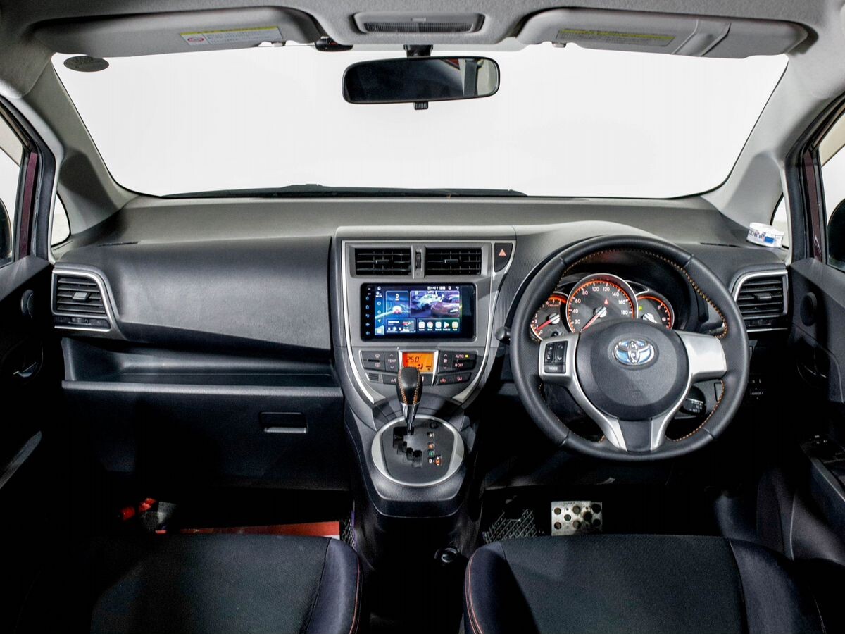 Toyota Ractis 2011 - фото автомобиля