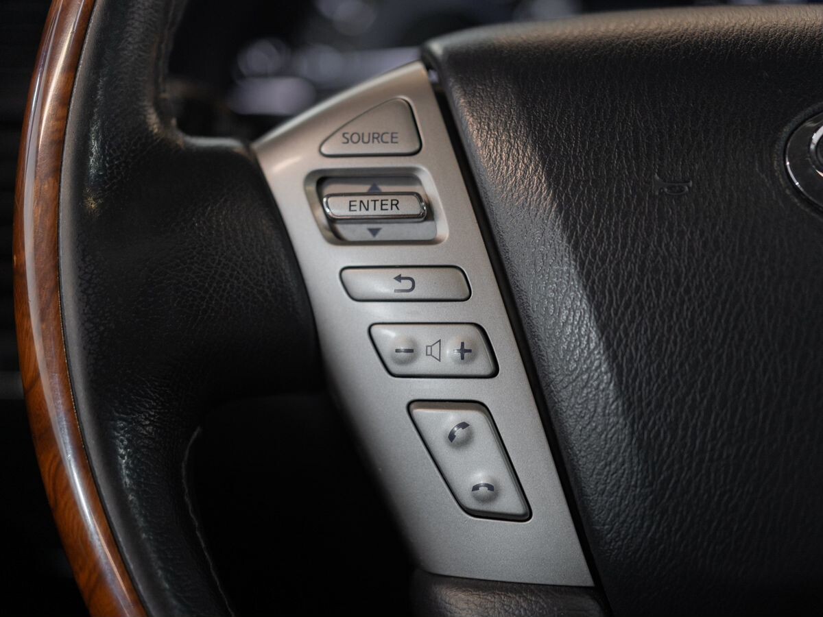 Infiniti QX80 2017 - фото автомобиля
