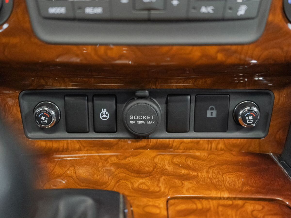 Infiniti QX80 2017 - фото автомобиля