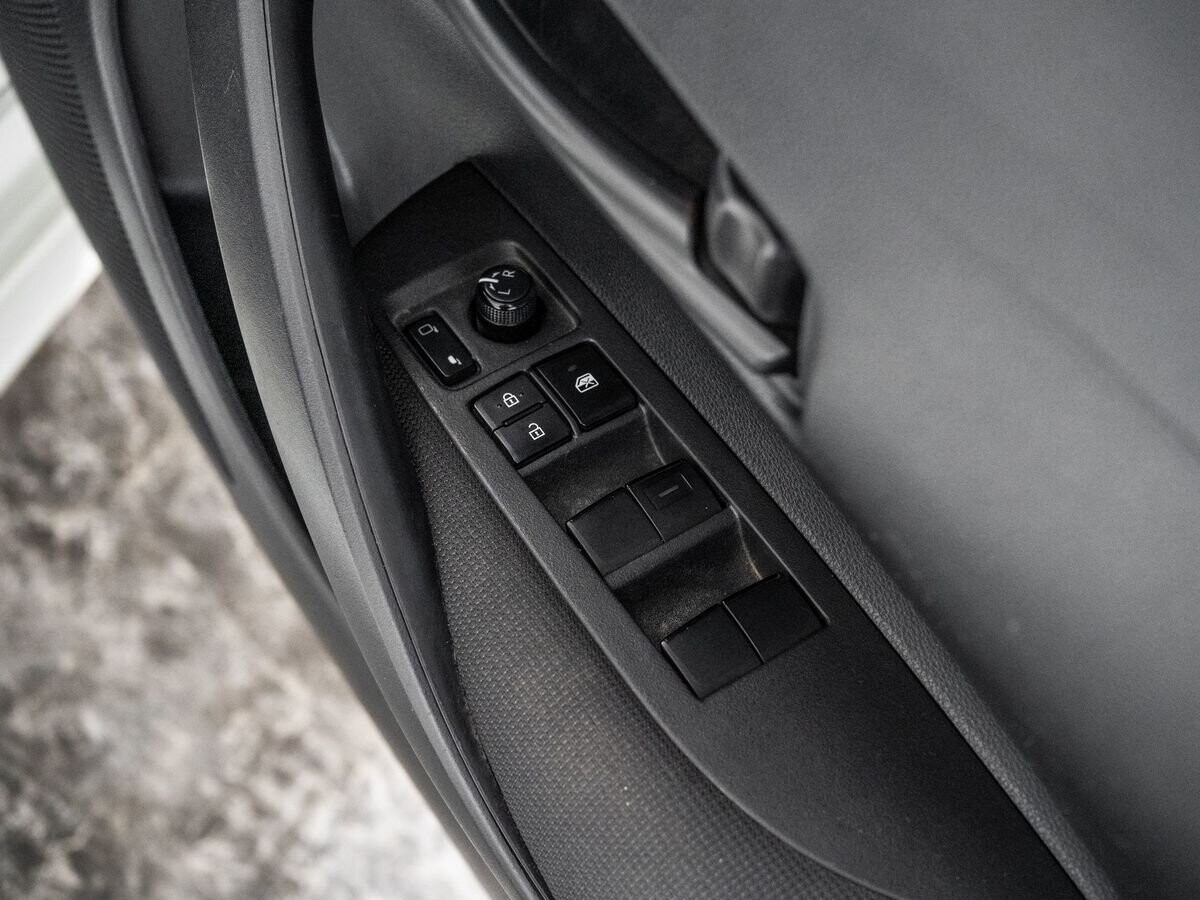 Toyota Corolla 2019 - фото автомобиля