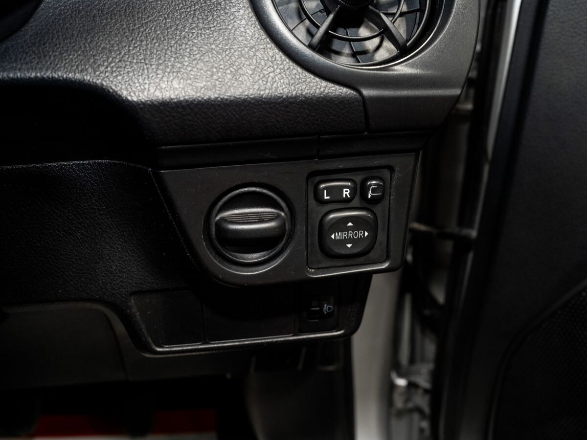 Toyota Corolla Fielder 2015 - фото автомобиля
