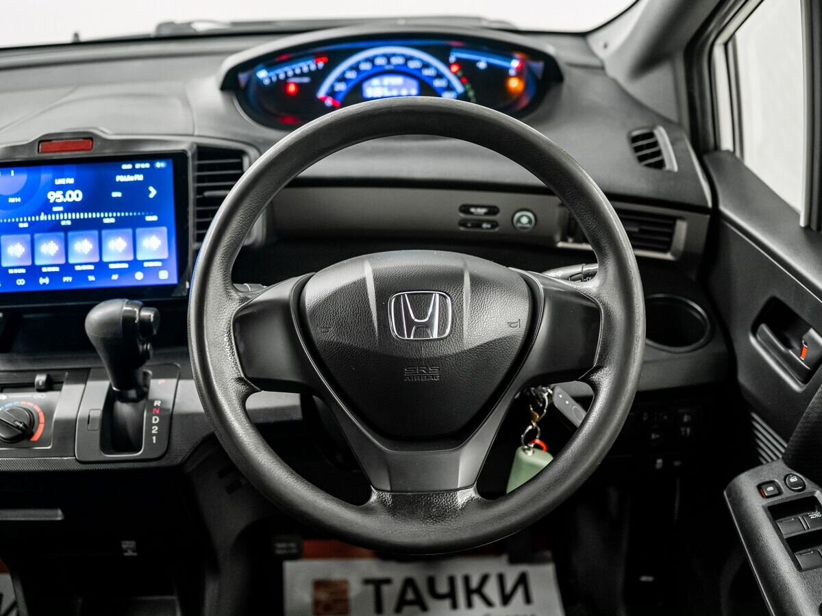 Honda Freed Spike 2012 - фото автомобиля