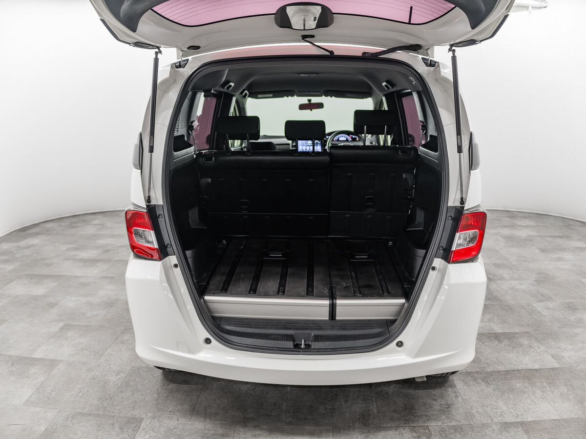 Honda Freed Spike 2012 - фото автомобиля