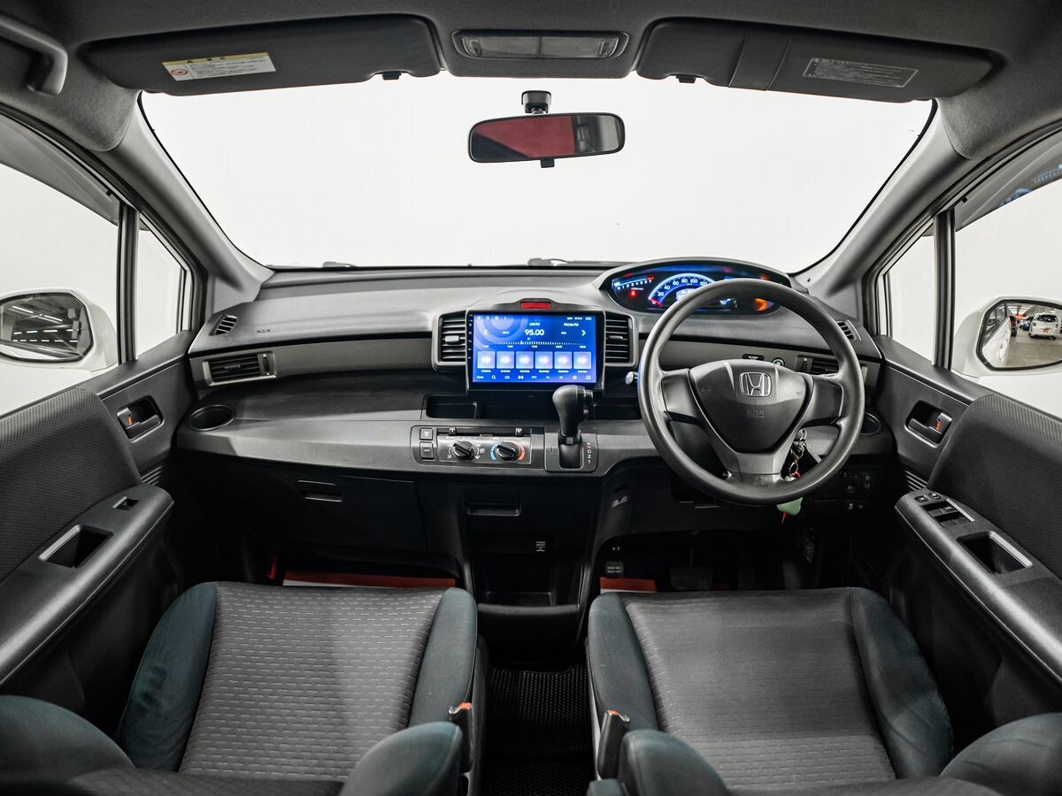 Honda Freed Spike 2012 - фото автомобиля