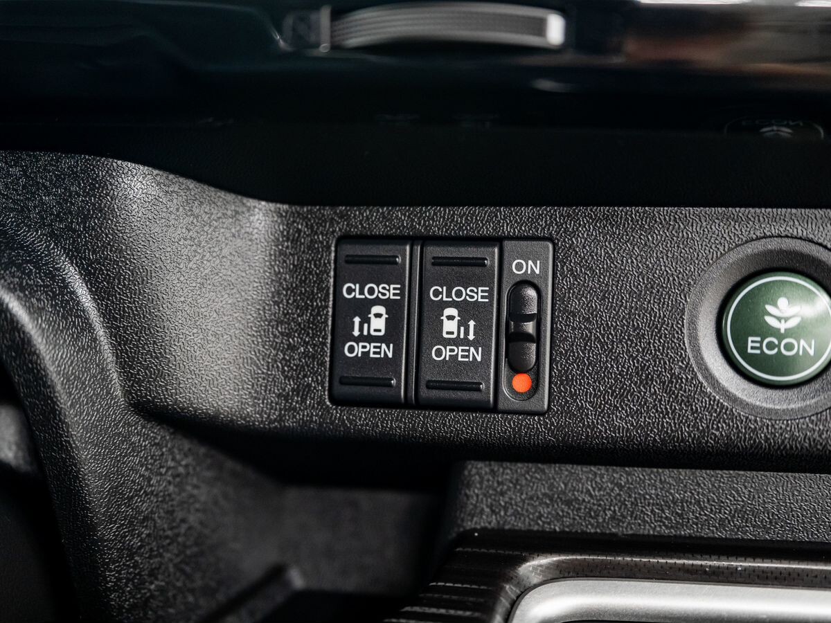 Honda Stepwgn 2016 - фото автомобиля