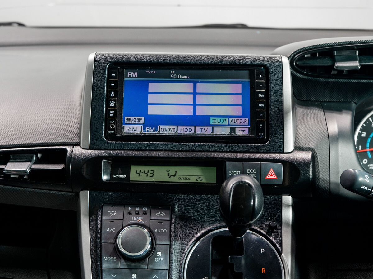 Toyota Wish 2009 - фото автомобиля