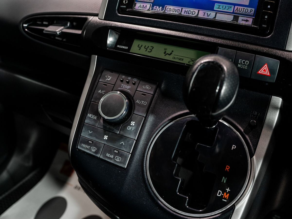 Toyota Wish 2009 - фото автомобиля
