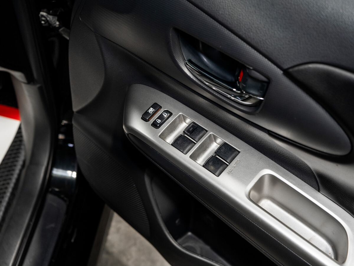 Toyota Wish 2009 - фото автомобиля
