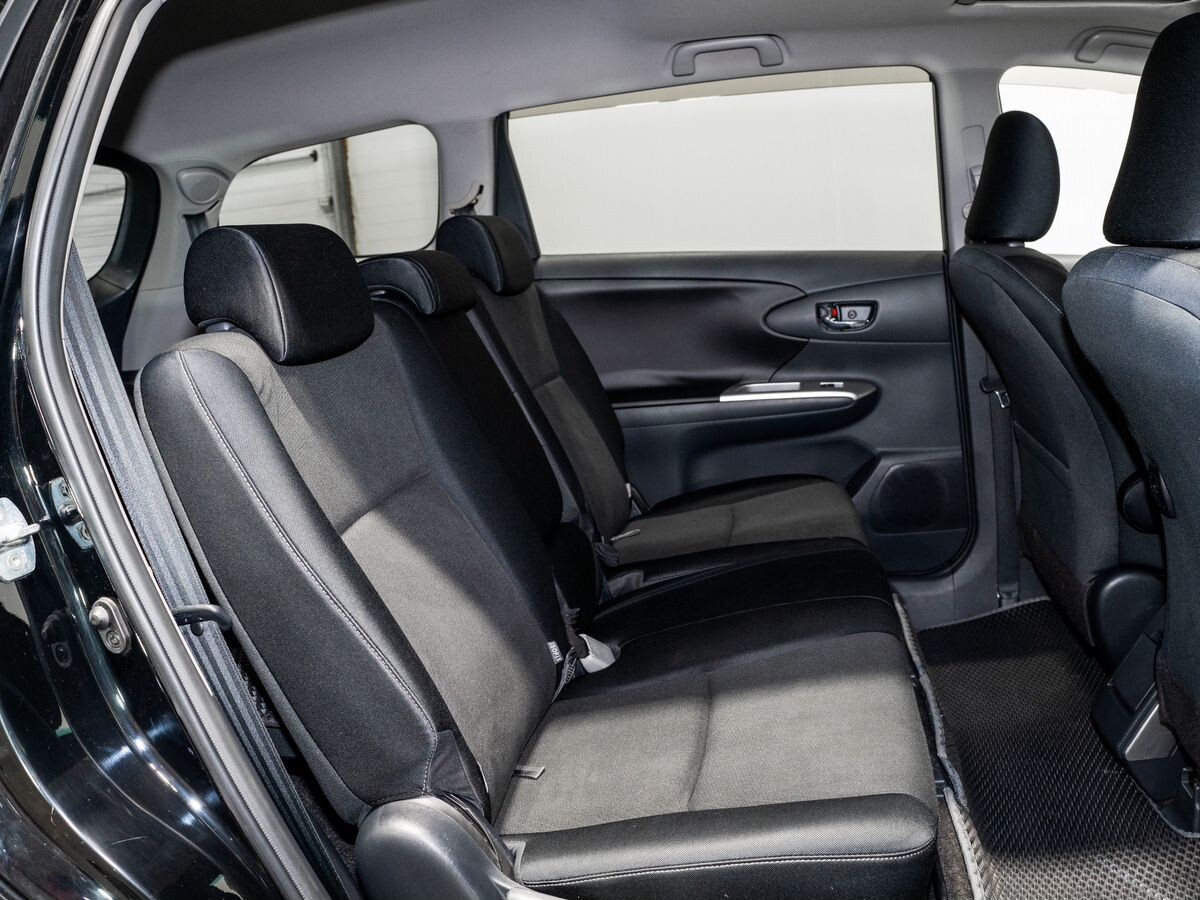 Toyota Wish 2009 - фото автомобиля