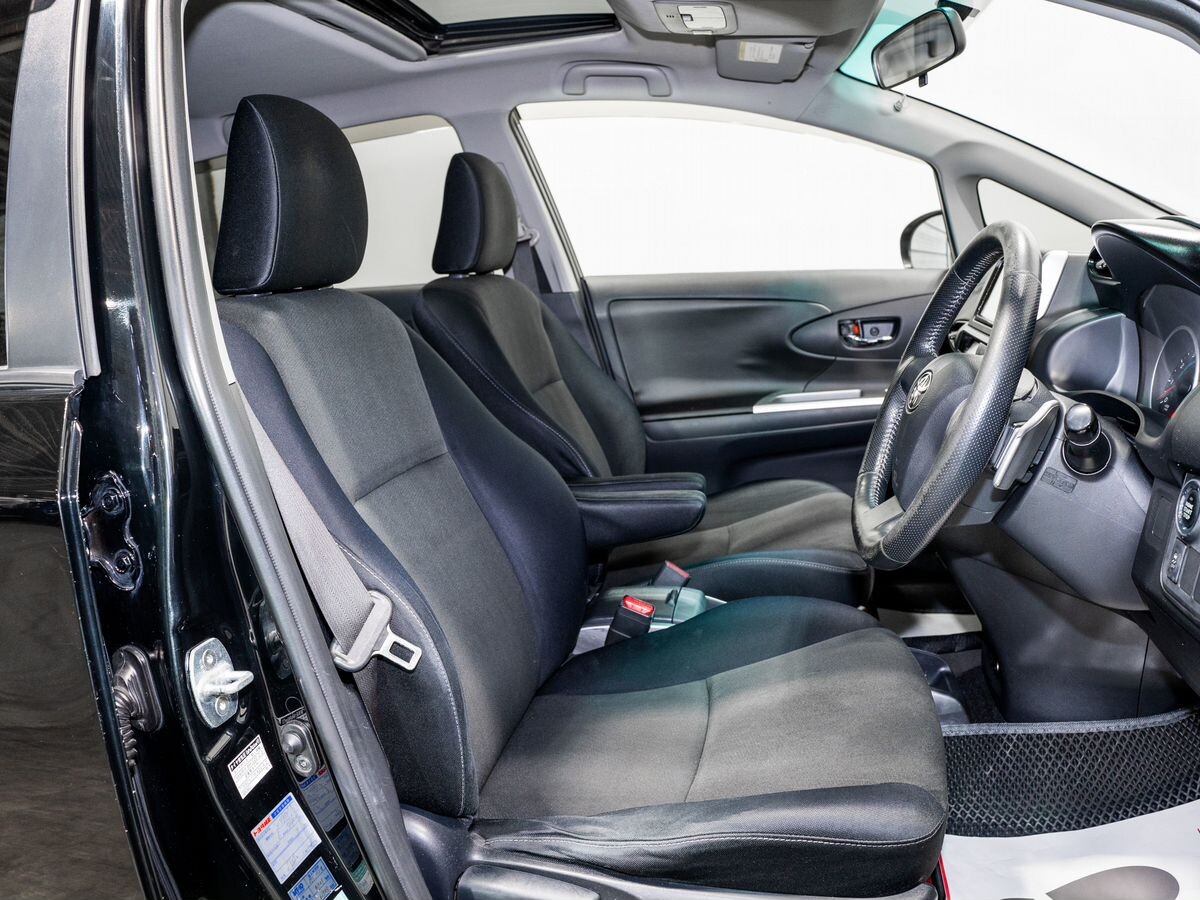 Toyota Wish 2009 - фото автомобиля