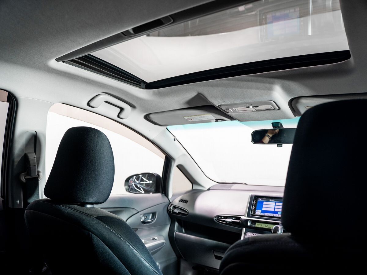 Toyota Wish 2009 - фото автомобиля