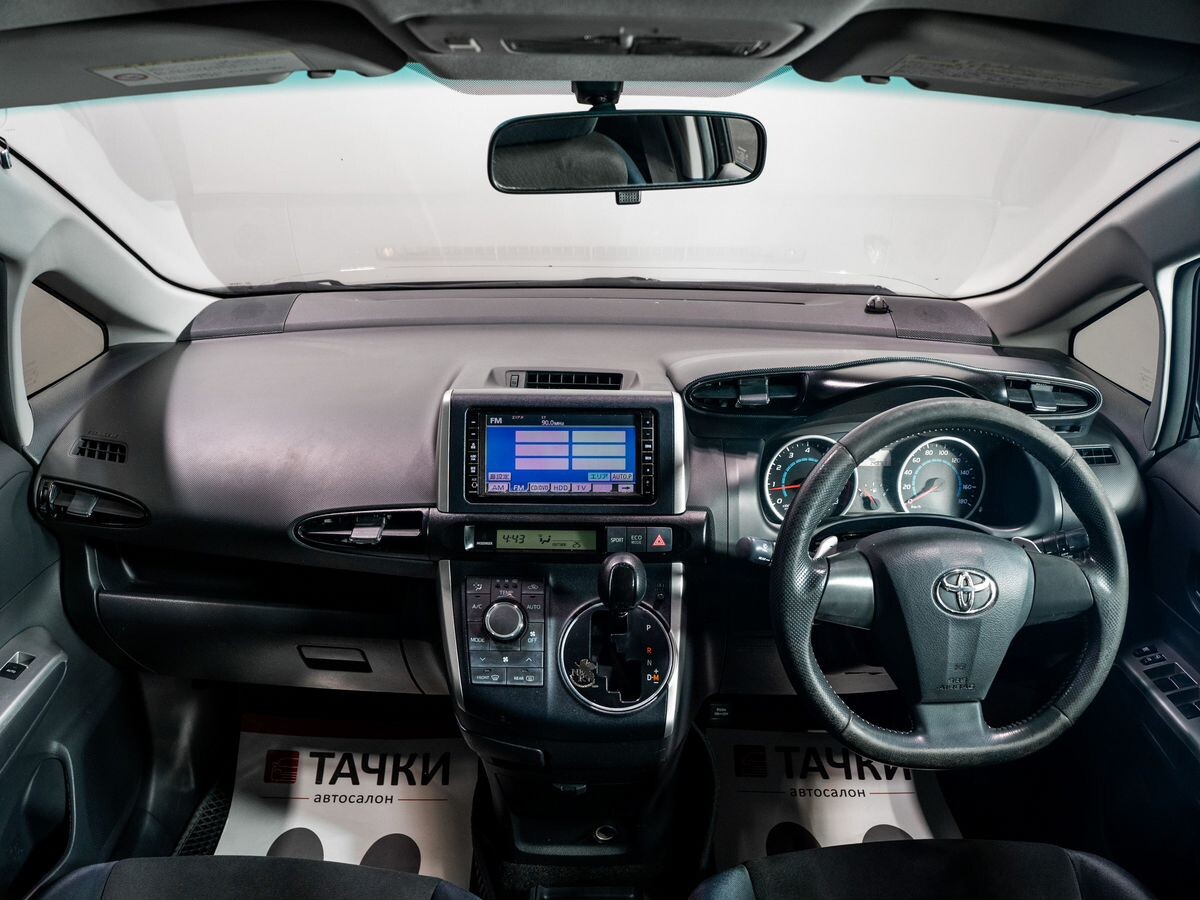 Toyota Wish 2009 - фото автомобиля