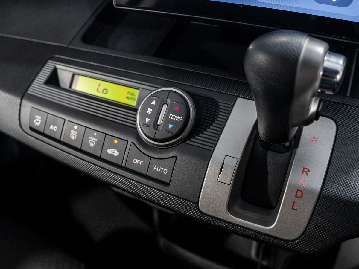 Honda Freed 2012 - фото автомобиля