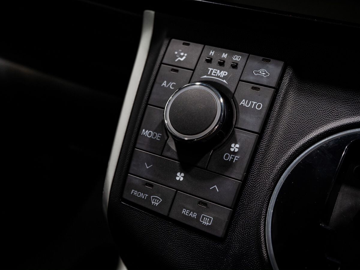 Toyota Wish 2009 - фото автомобиля