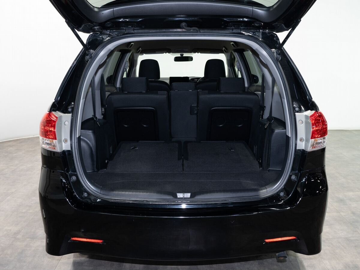 Toyota Wish 2009 - фото автомобиля