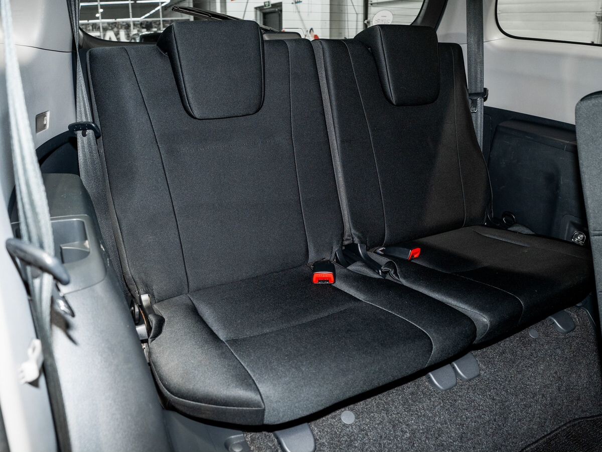 Toyota Wish 2009 - фото автомобиля