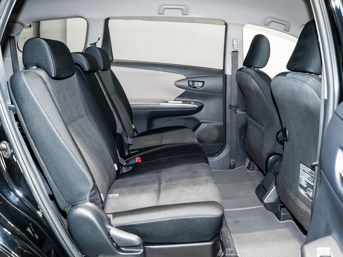 Toyota Wish 2009 - фото автомобиля