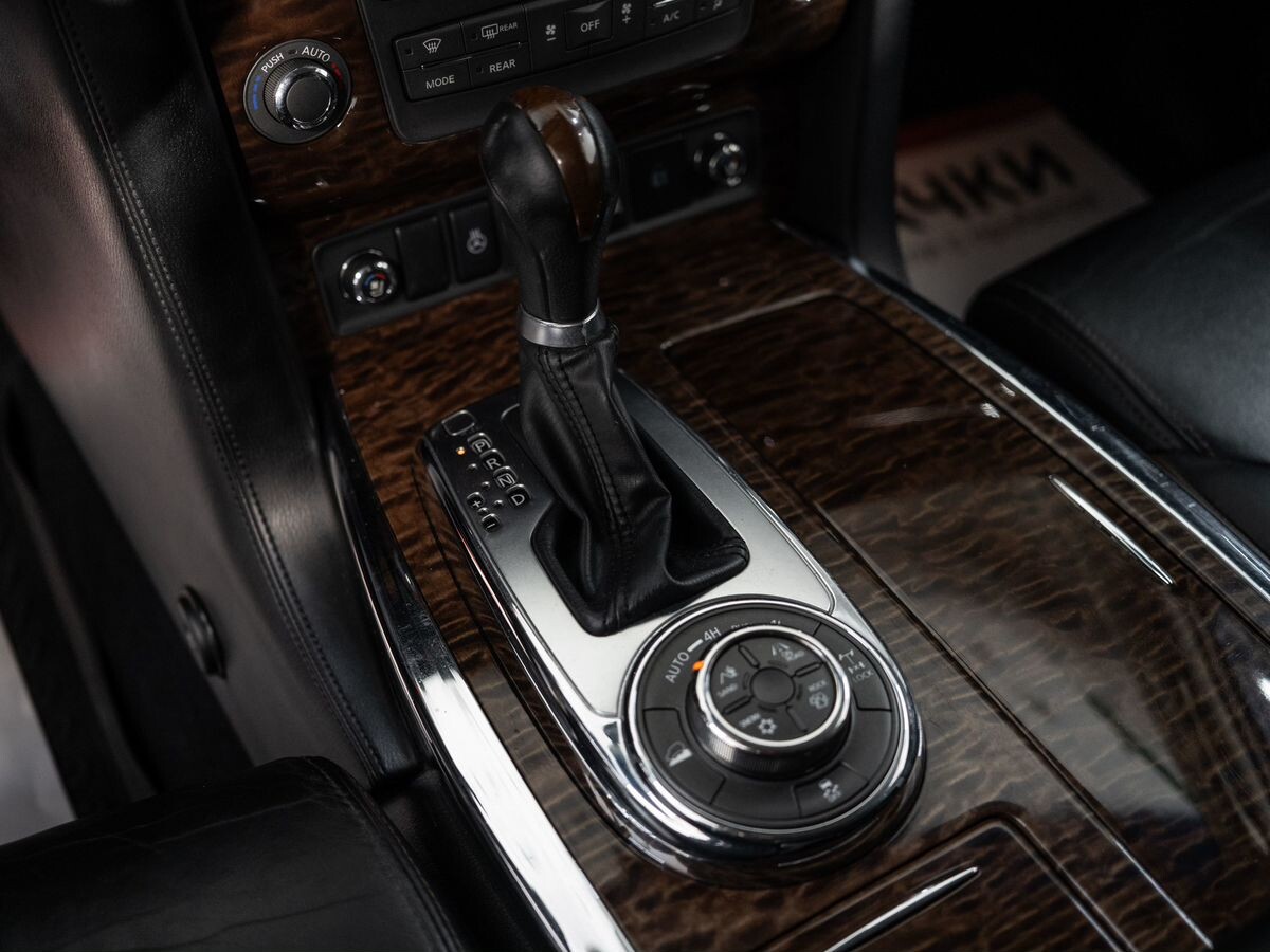 Nissan Patrol 2012 - фото автомобиля