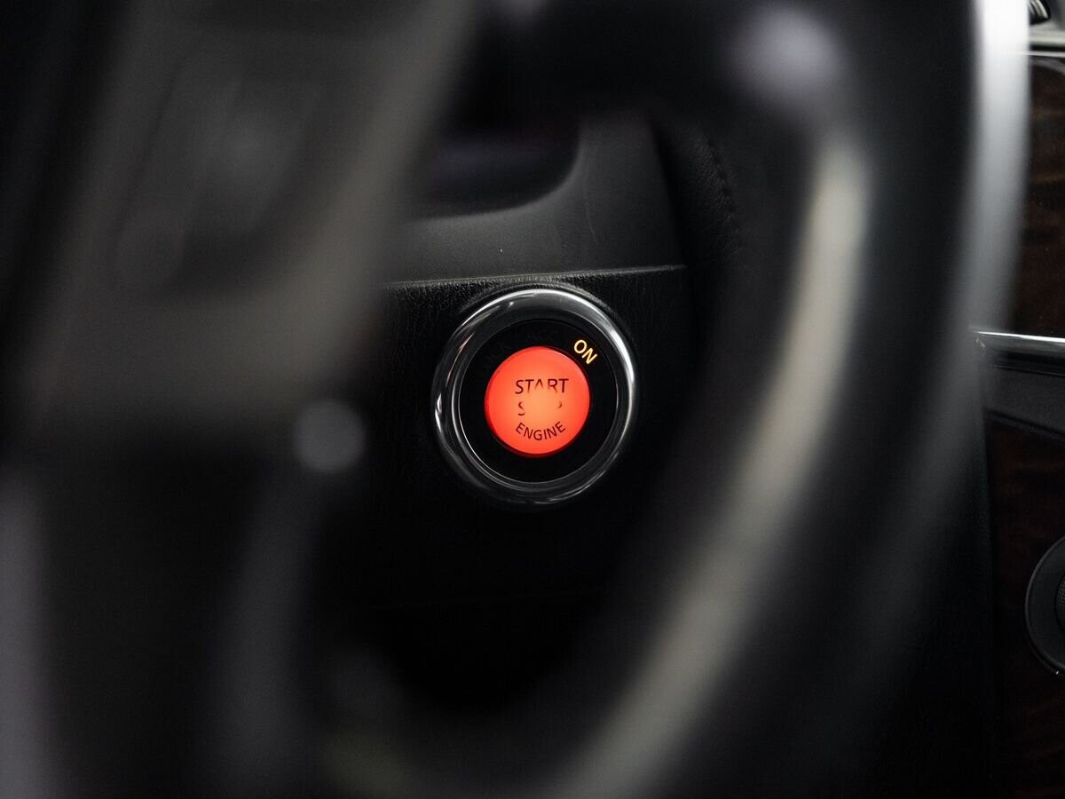 Nissan Patrol 2012 - фото автомобиля