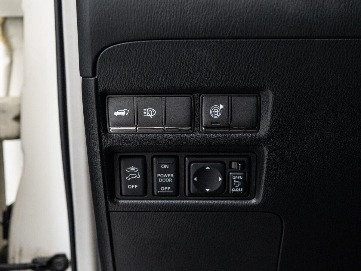 Nissan Patrol 2012 - фото автомобиля