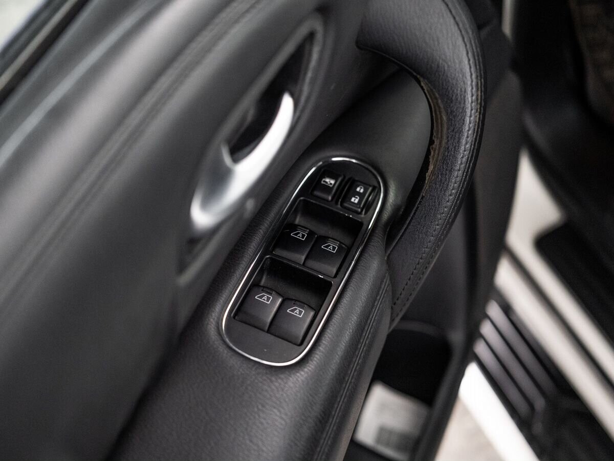 Nissan Patrol 2012 - фото автомобиля