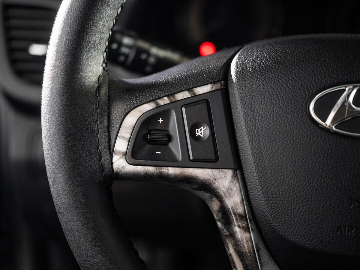 Hyundai Solaris 2012 - фото автомобиля