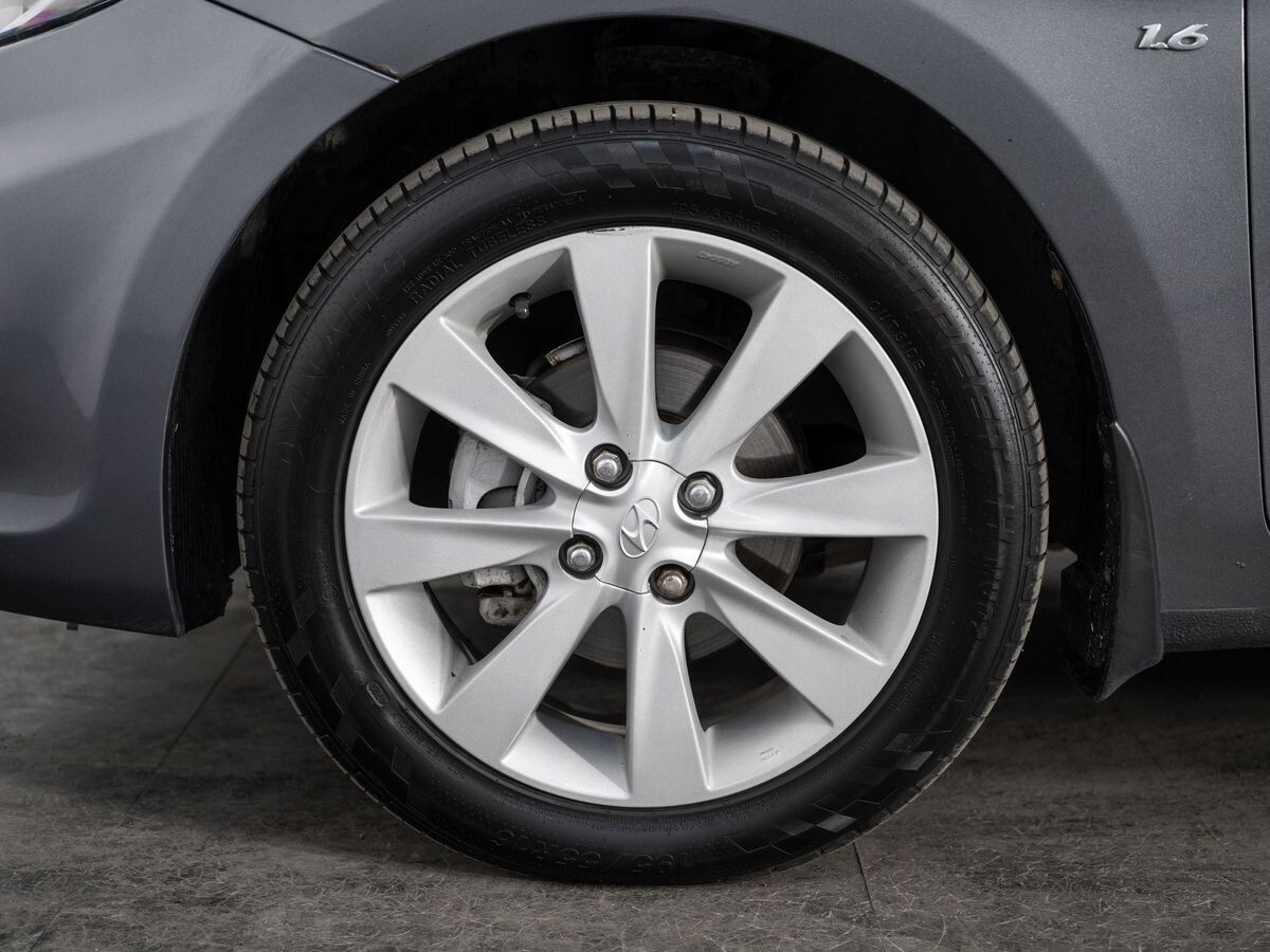 Hyundai Solaris 2012 - фото автомобиля
