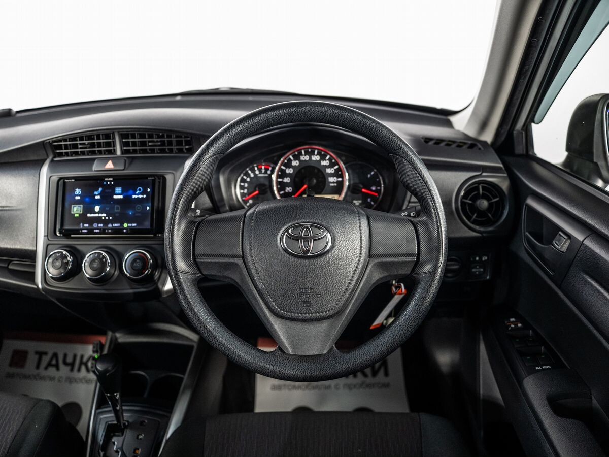 Toyota Corolla Fielder 2017 - фото автомобиля
